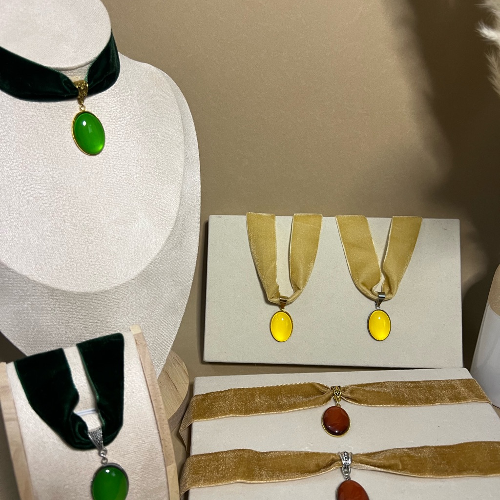 Elegant Green Velvet Choker Necklace Set 35$
